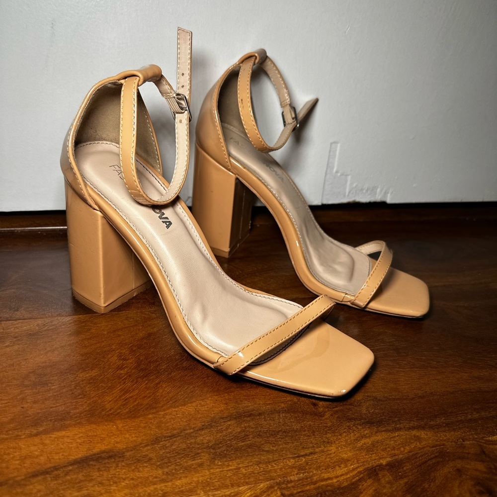 Nude Fashion Nova Block Heels- size 7